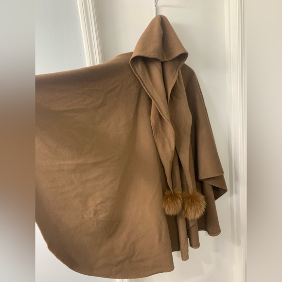 Vintage Hourihan Hooded Cape with Fur Pom Poms - Picture 2 of 10